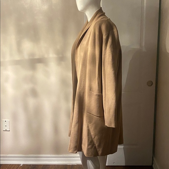 Brand new - Paul Costelloe XL with two pockets camel colour open front - Picture 4 of 9